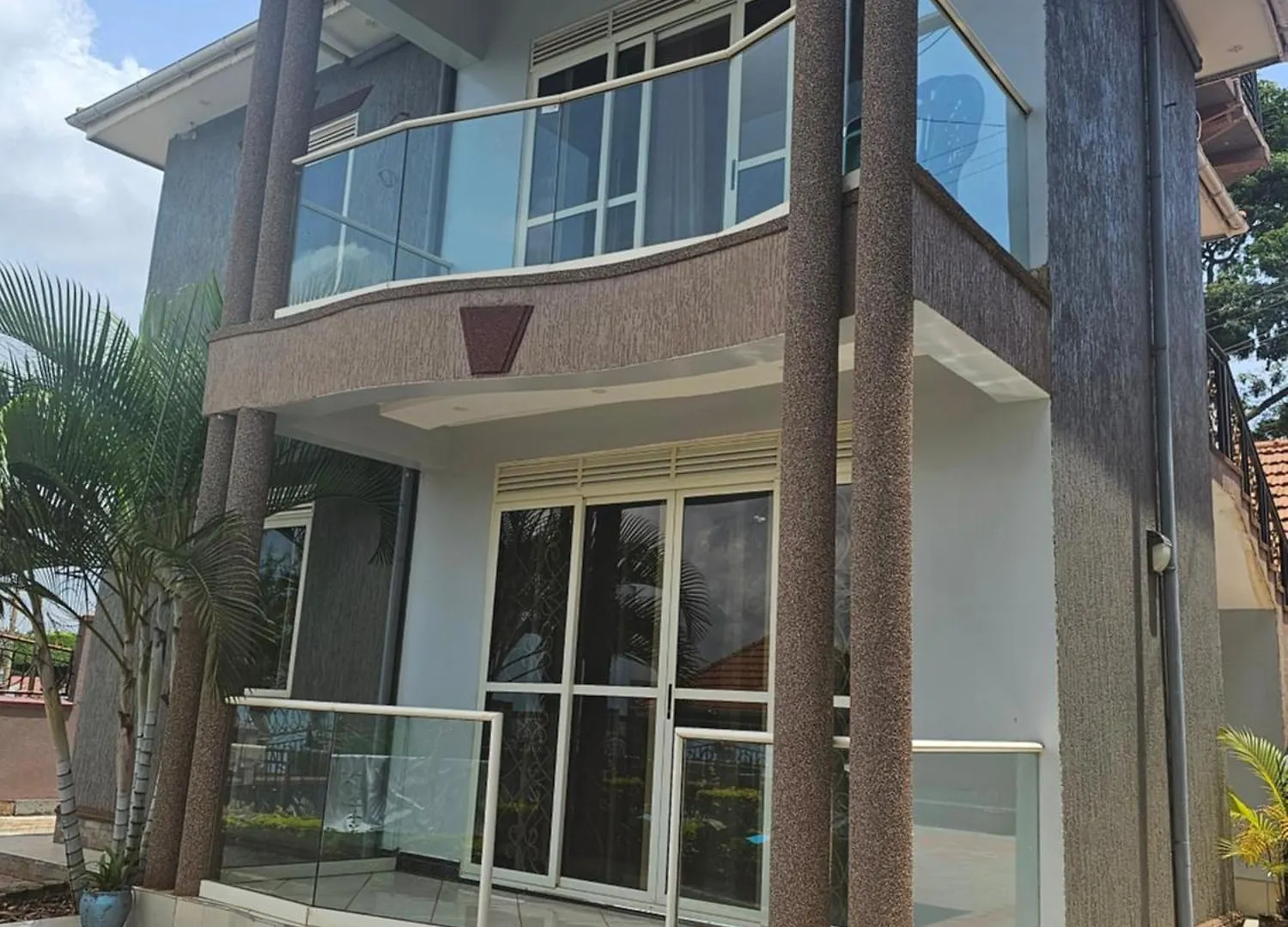 Hills Apartments カンパラ